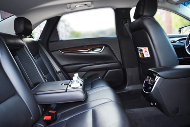 Cadillac XTS - Privacy & Class - Seats 3
