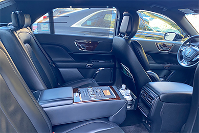 CJ Limo - Lincoln Continental - Class & Comfort